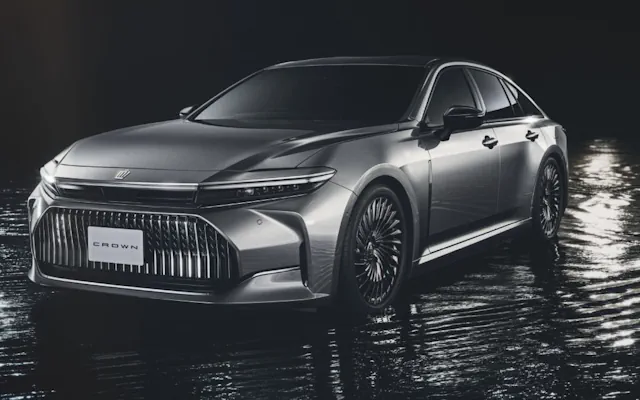 crownsedan_azsh32_05